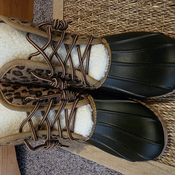 Leopard Print Lace-Up Winter Boots - Picture 3 of 7